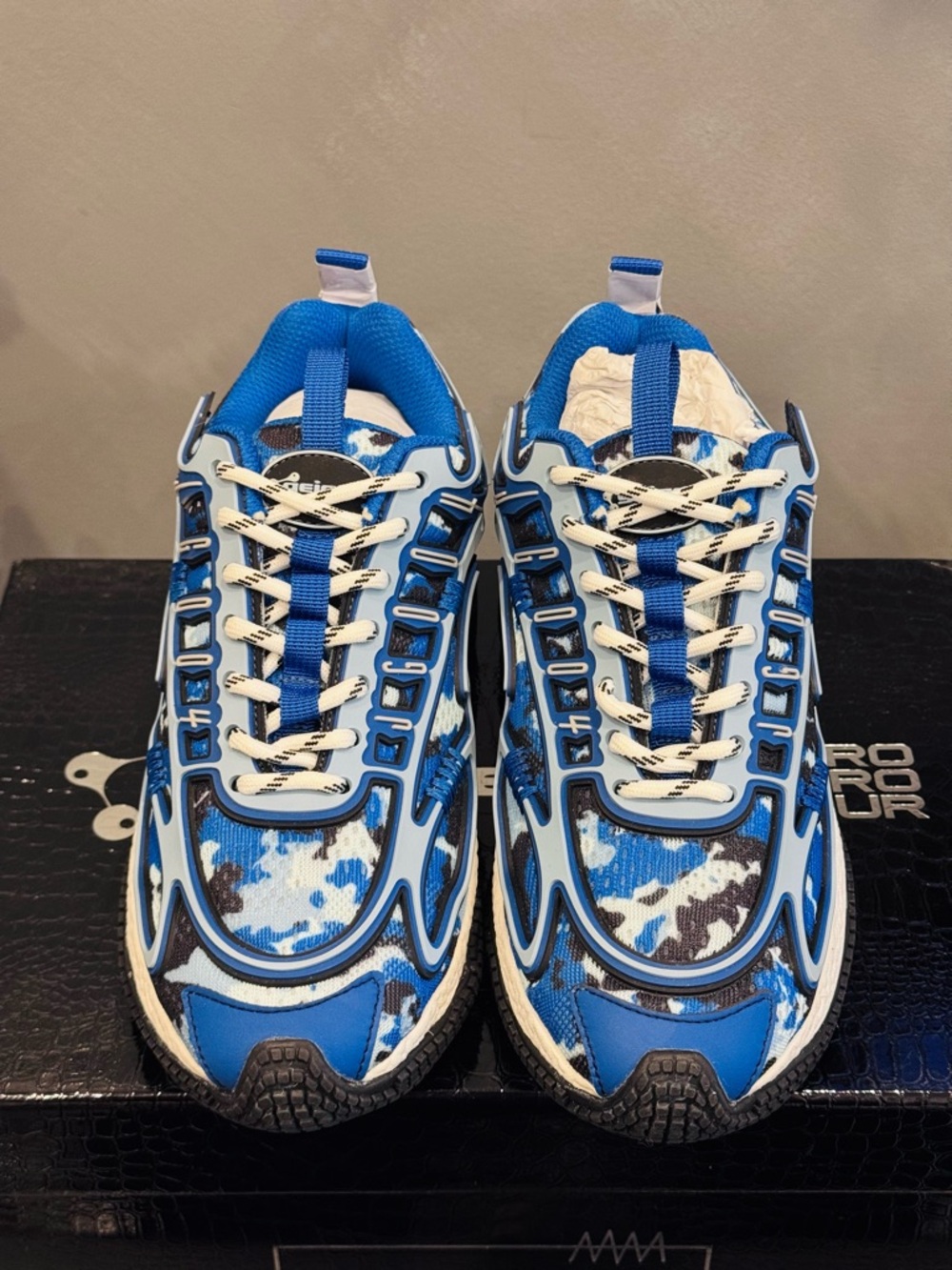 John Geiger 004 Arctic Blue sz 5 DS!